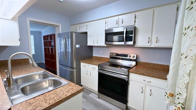 13419 Greenway Drive, Sugar Land, TX 77498