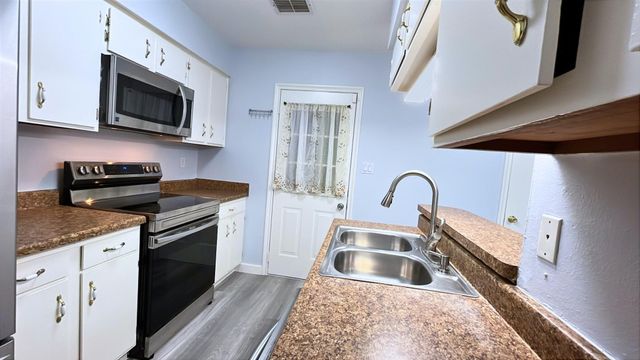 13419 Greenway Drive, Sugar Land, TX 77498