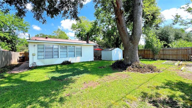 13419 Greenway Drive, Sugar Land, TX 77498