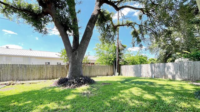13419 Greenway Drive, Sugar Land, TX 77498