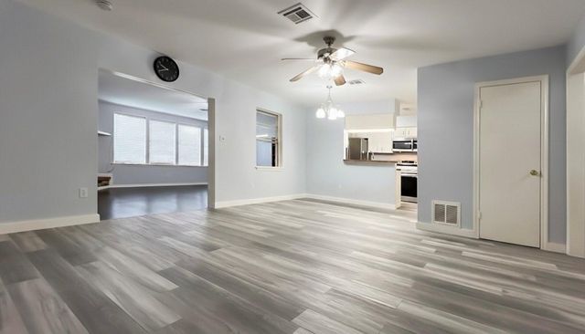 13419 Greenway Drive, Sugar Land, TX 77498