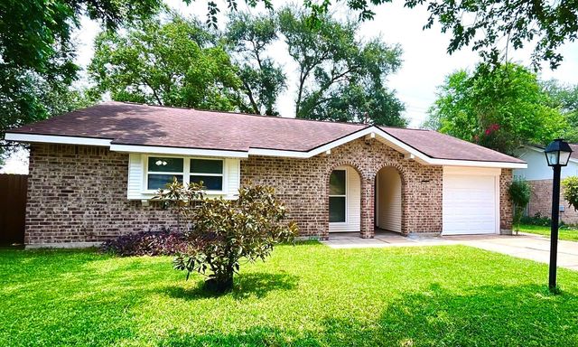 13419 Greenway Drive, Sugar Land, TX 77498