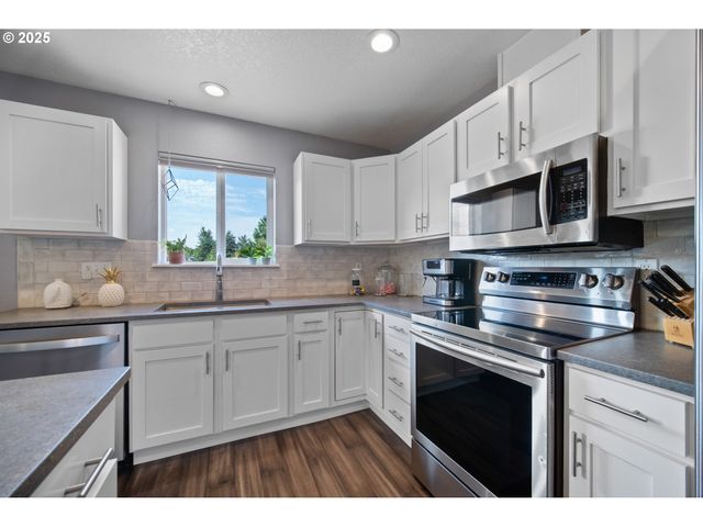 195 BAY POINT Dr, Castle Rock, WA 98611