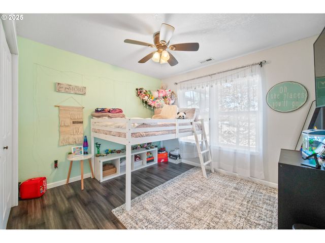 195 BAY POINT Dr, Castle Rock, WA 98611