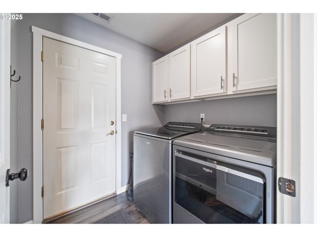 195 BAY POINT Dr, Castle Rock, WA 98611