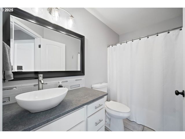 195 BAY POINT Dr, Castle Rock, WA 98611