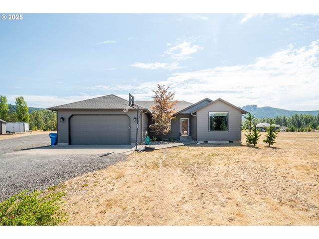 195 BAY POINT Dr, Castle Rock, WA 98611