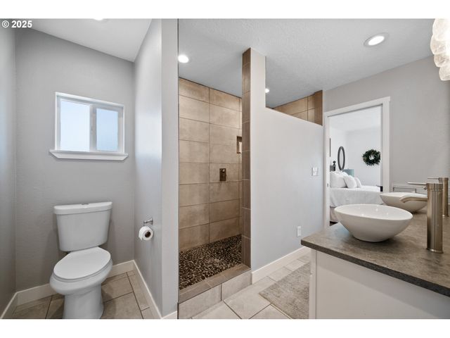 195 BAY POINT Dr, Castle Rock, WA 98611