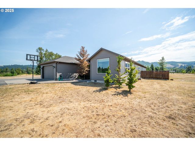 195 BAY POINT Dr, Castle Rock, WA 98611