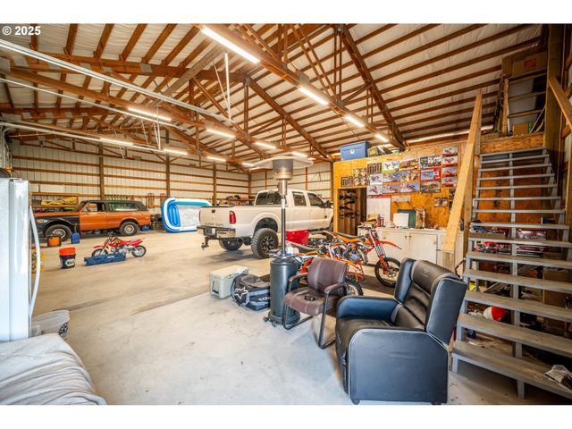 195 BAY POINT Dr, Castle Rock, WA 98611