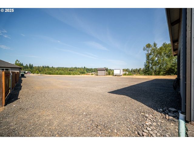 195 BAY POINT Dr, Castle Rock, WA 98611