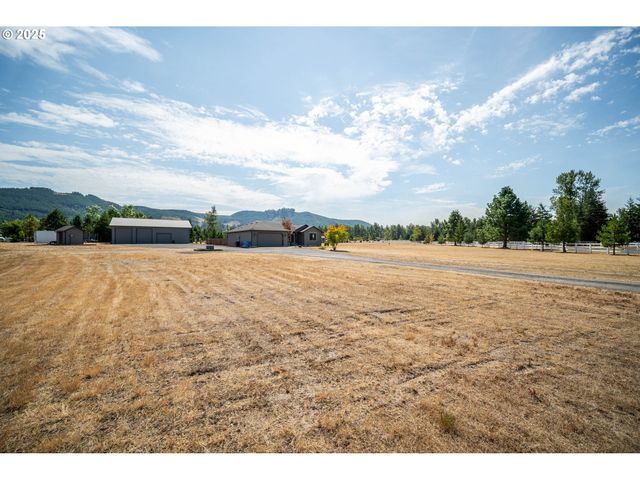 195 BAY POINT Dr, Castle Rock, WA 98611