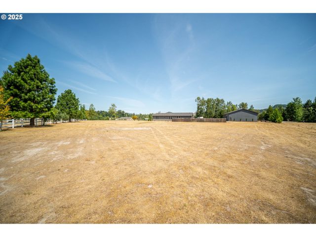 195 BAY POINT Dr, Castle Rock, WA 98611