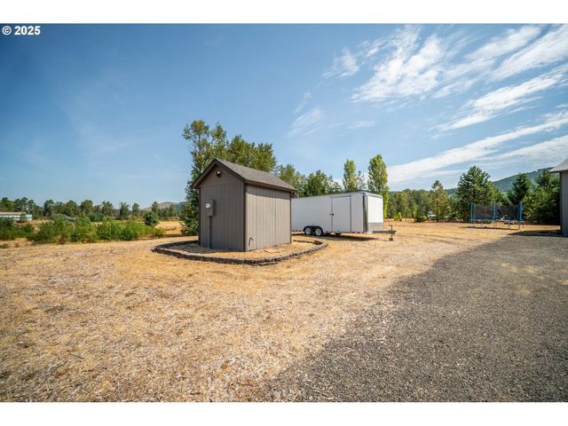 195 BAY POINT Dr, Castle Rock, WA 98611