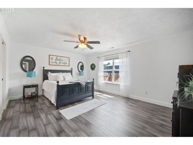 195 BAY POINT Dr, Castle Rock, WA 98611