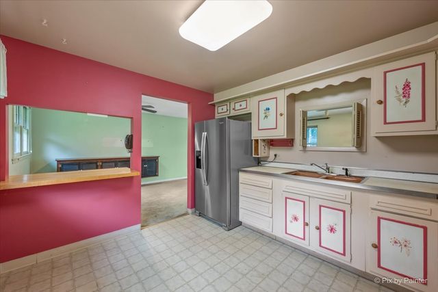 933 Carol Avenue, Elgin, IL 60123