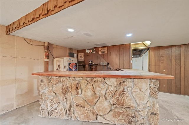 933 Carol Avenue, Elgin, IL 60123