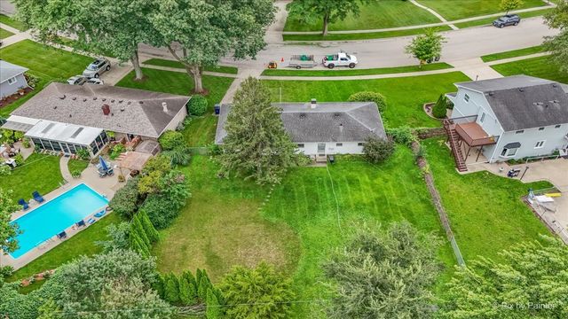933 Carol Avenue, Elgin, IL 60123