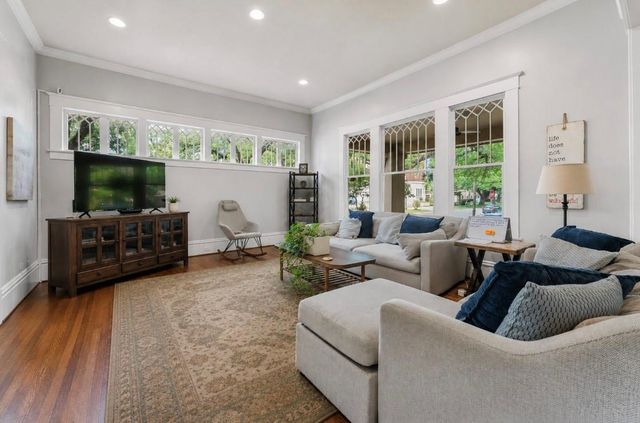 945 Harvard Street, Houston, TX 77008