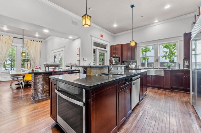 945 Harvard Street, Houston, TX 77008