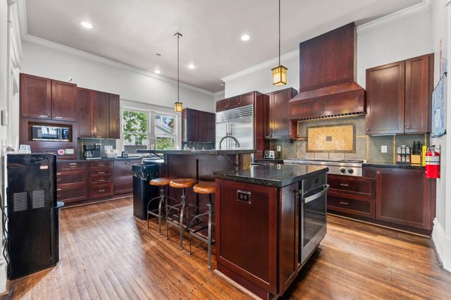 945 Harvard Street, Houston, TX 77008