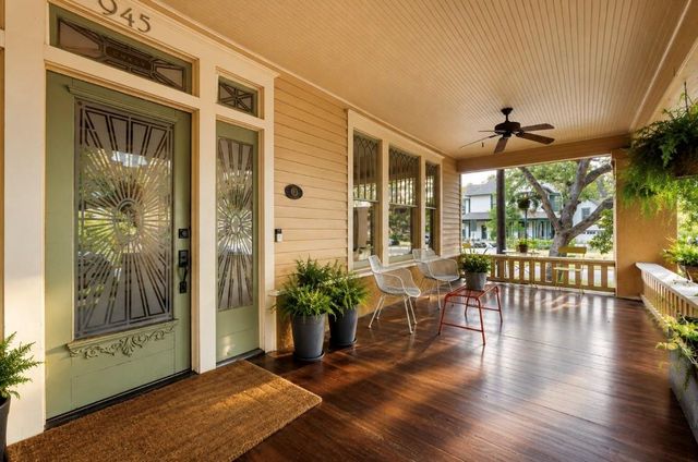 945 Harvard Street, Houston, TX 77008