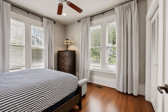 945 Harvard Street, Houston, TX 77008