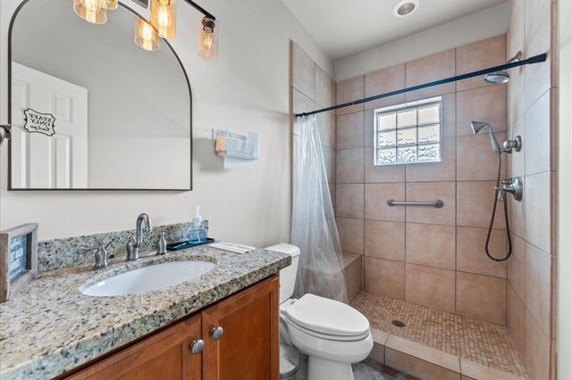 945 Harvard Street, Houston, TX 77008