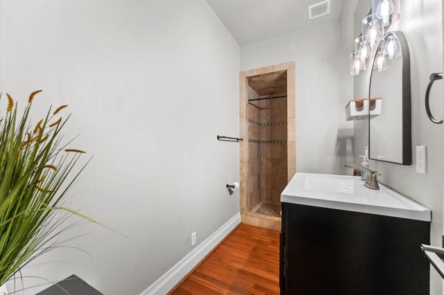 945 Harvard Street, Houston, TX 77008
