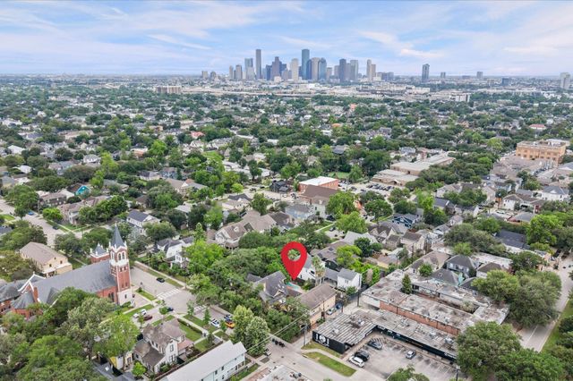 945 Harvard Street, Houston, TX 77008