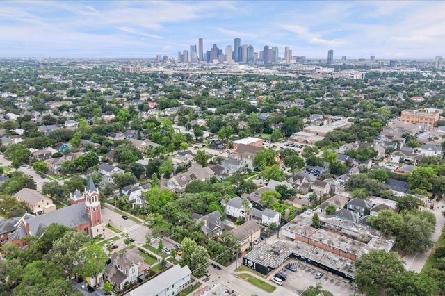 945 Harvard Street, Houston, TX 77008