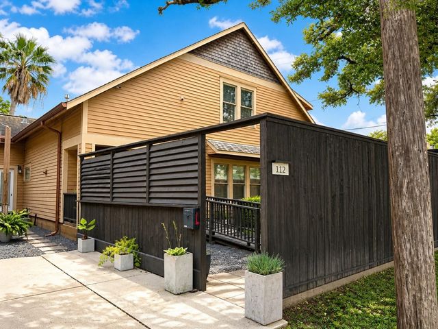 945 Harvard Street, Houston, TX 77008