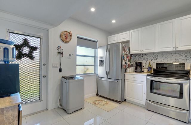 130 Lake Meryl Drive 226, West Palm Beach, FL 33411