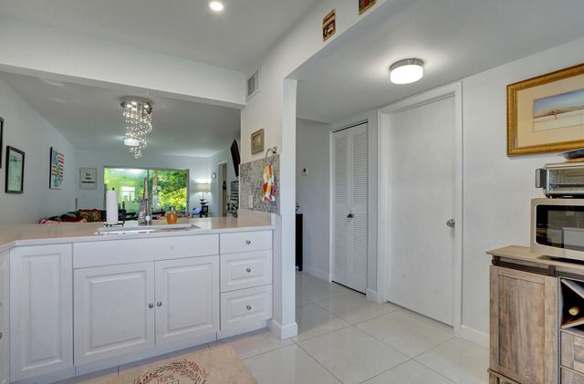 130 Lake Meryl Drive 226, West Palm Beach, FL 33411