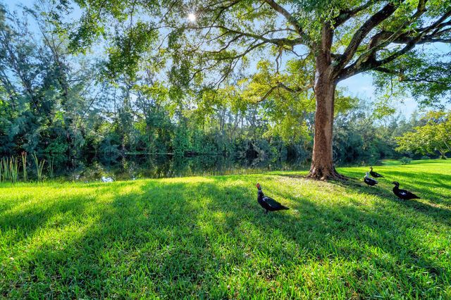 130 Lake Meryl Drive 226, West Palm Beach, FL 33411