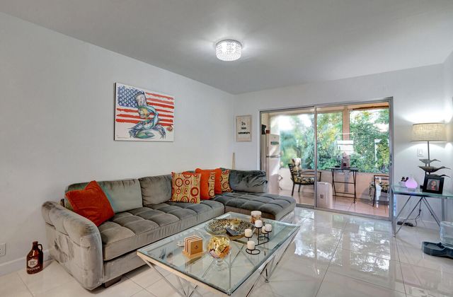 130 Lake Meryl Drive 226, West Palm Beach, FL 33411