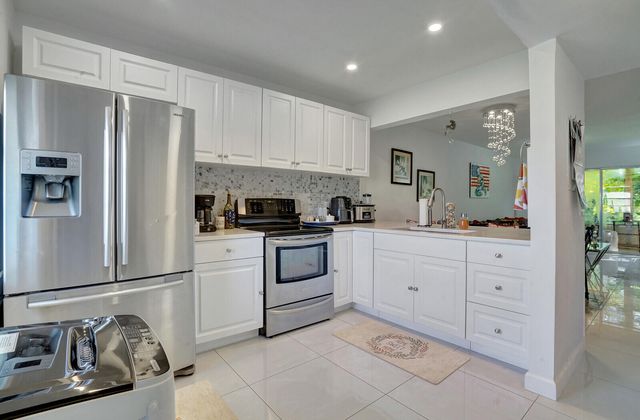 130 Lake Meryl Drive 226, West Palm Beach, FL 33411