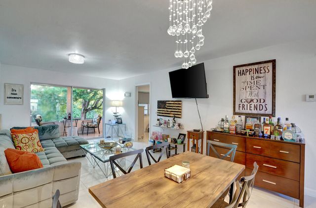 130 Lake Meryl Drive 226, West Palm Beach, FL 33411