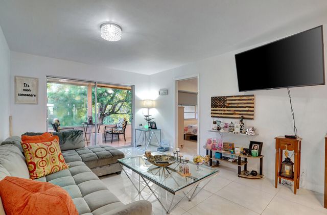 130 Lake Meryl Drive 226, West Palm Beach, FL 33411