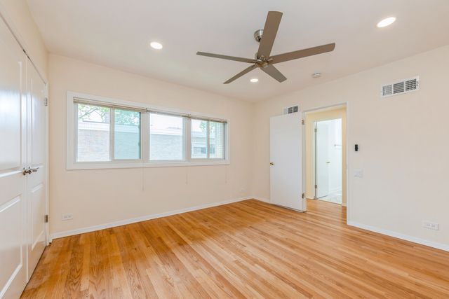 400 Park Avenue D, Highland Park, IL 60035