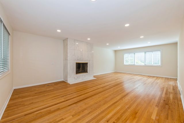400 Park Avenue D, Highland Park, IL 60035