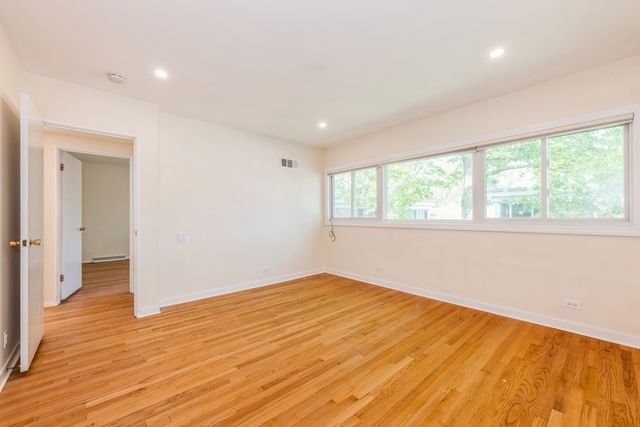 400 Park Avenue D, Highland Park, IL 60035
