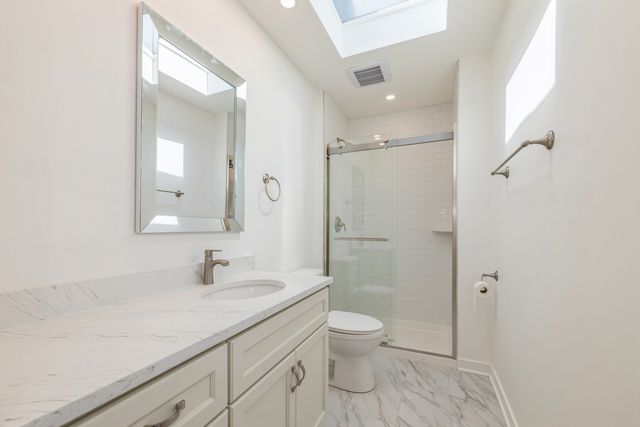 400 Park Avenue D, Highland Park, IL 60035