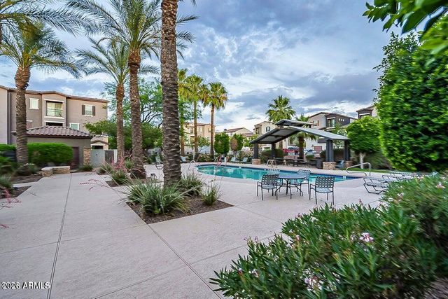 2125 E HUNTINGTON Drive, Phoenix, AZ 85040