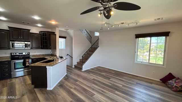 2125 E HUNTINGTON Drive, Phoenix, AZ 85040