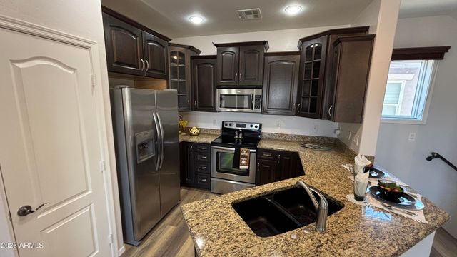 2125 E HUNTINGTON Drive, Phoenix, AZ 85040
