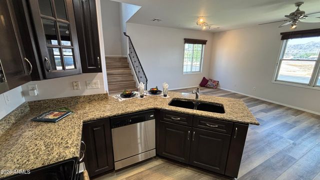 2125 E HUNTINGTON Drive, Phoenix, AZ 85040