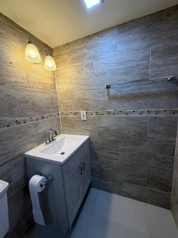 5769 Washington Street G21, Hollywood, FL 33023