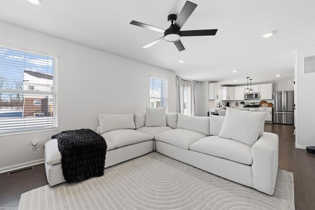 14211 Laurelwood Drive 60, Van Buren Twp, MI 48111