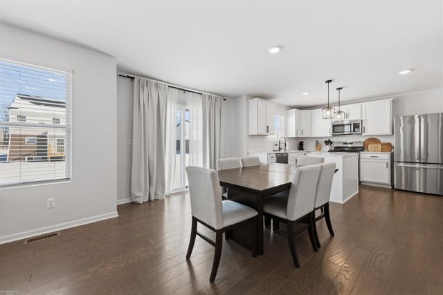 14211 Laurelwood Drive 60, Van Buren Twp, MI 48111